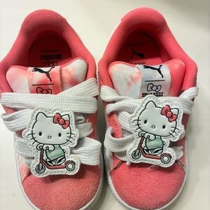 【RARE】BRAND NEW Puma Kids Hello Kitty Pink Sneakers